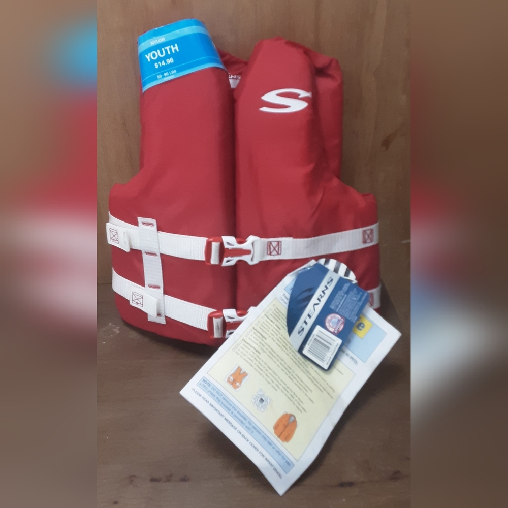 NWT!!! Stearns Red White Youth Lifevest. 50lbs - 90lbs
